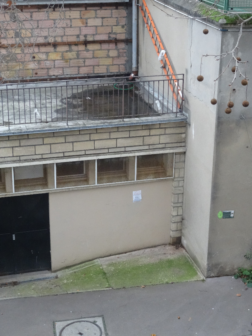 Espace_pour_installer_cuve_de_recuperation_eaux_pluviales_rue_Nicolai.JPG